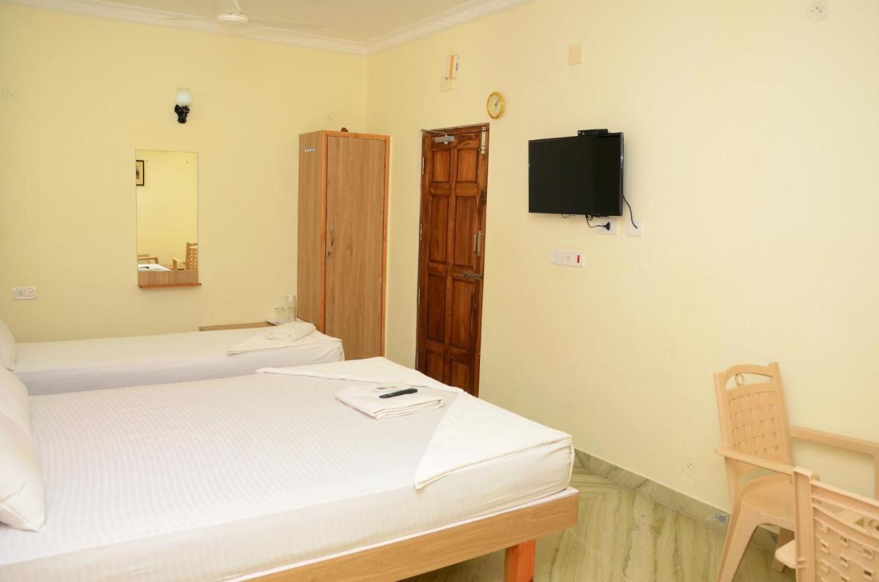 Hôtel Hari Iyer Residency à Tiruchchendūr Extérieur photo