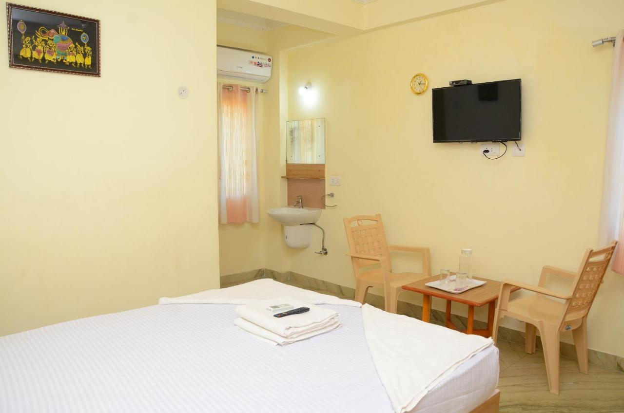 Hôtel Hari Iyer Residency à Tiruchchendūr Extérieur photo